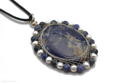 Pendentif cabochon Lapis Lazuli sertit avec des Perles Naturelles et de Sodalite