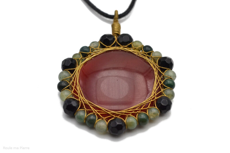 pendentif agate rouge sertissage hexagonal Agate verte et perles facettées verre noir