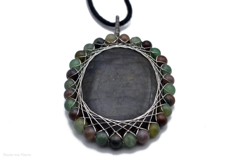 Pendentif labradorite sertie perles d'agate verte et brune