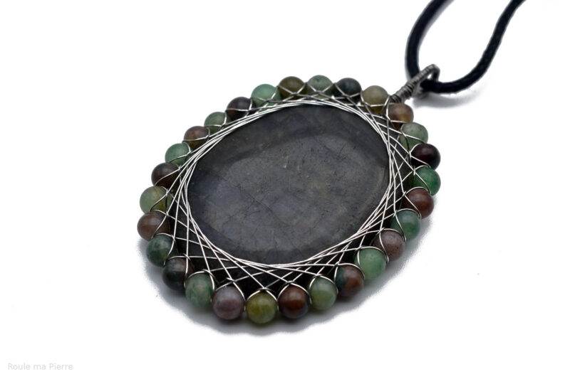 Pendentif labradorite sertie perles d'agate verte et brune